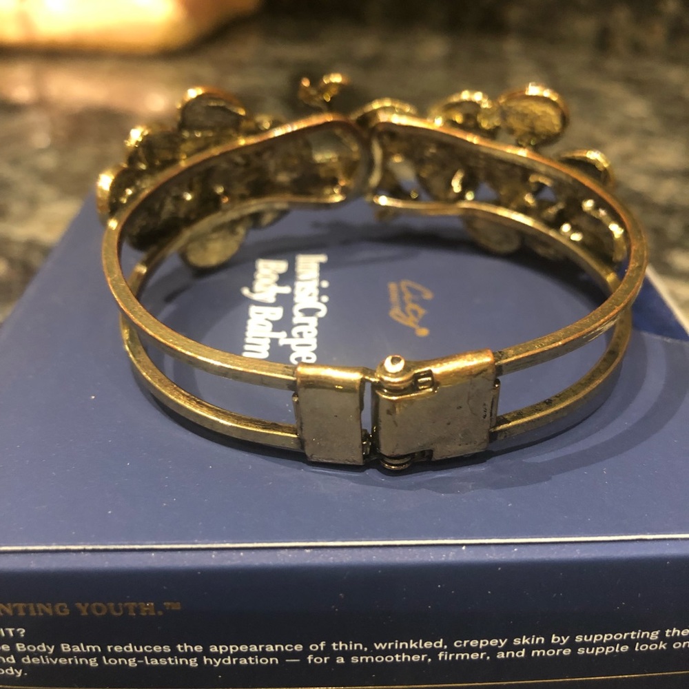 Spring Loaded Interlocking Peacocks Braclet - image 5